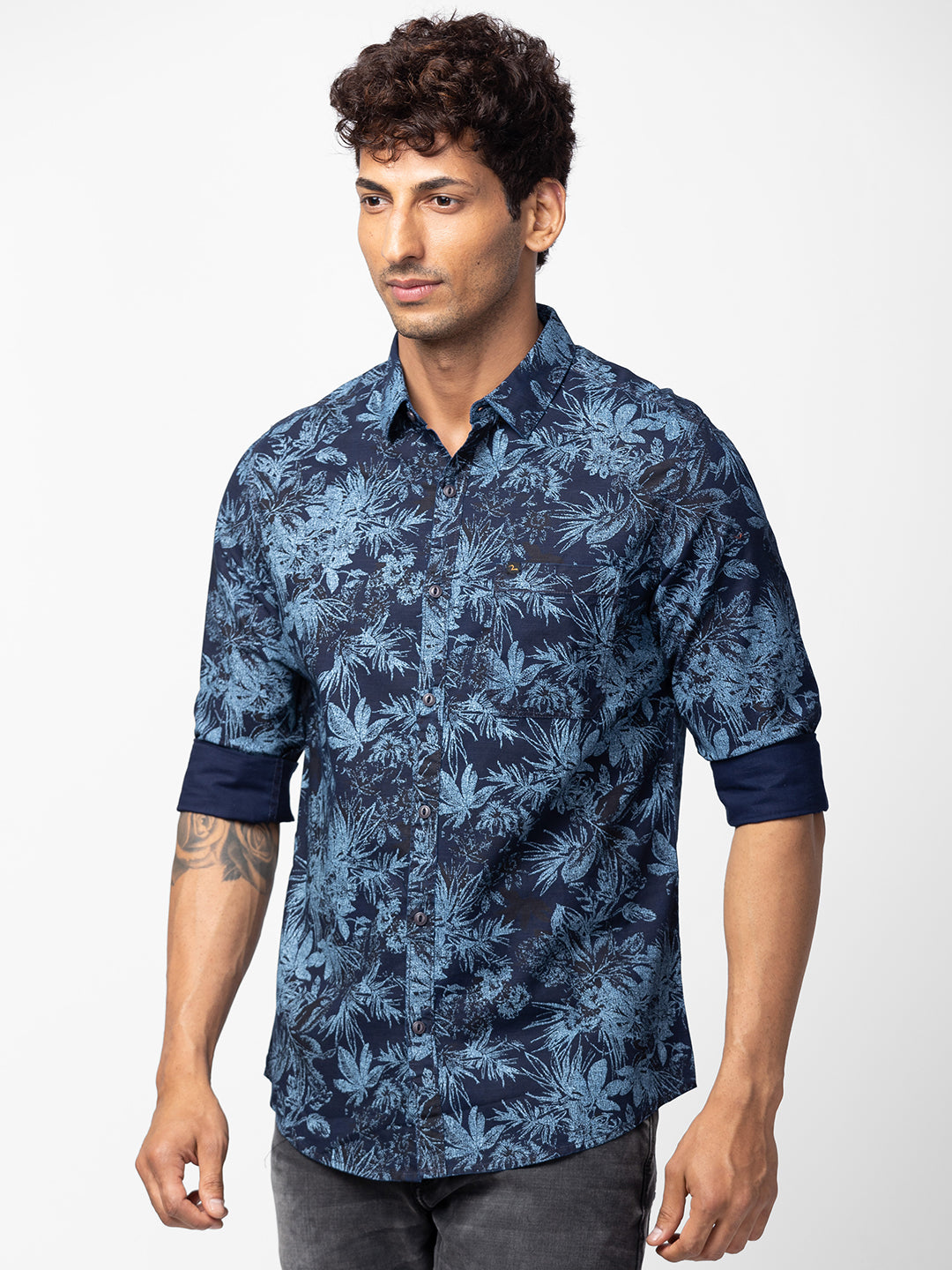 Spykar Men Indigo Blue Cotton Slim Fit Floral Shirt