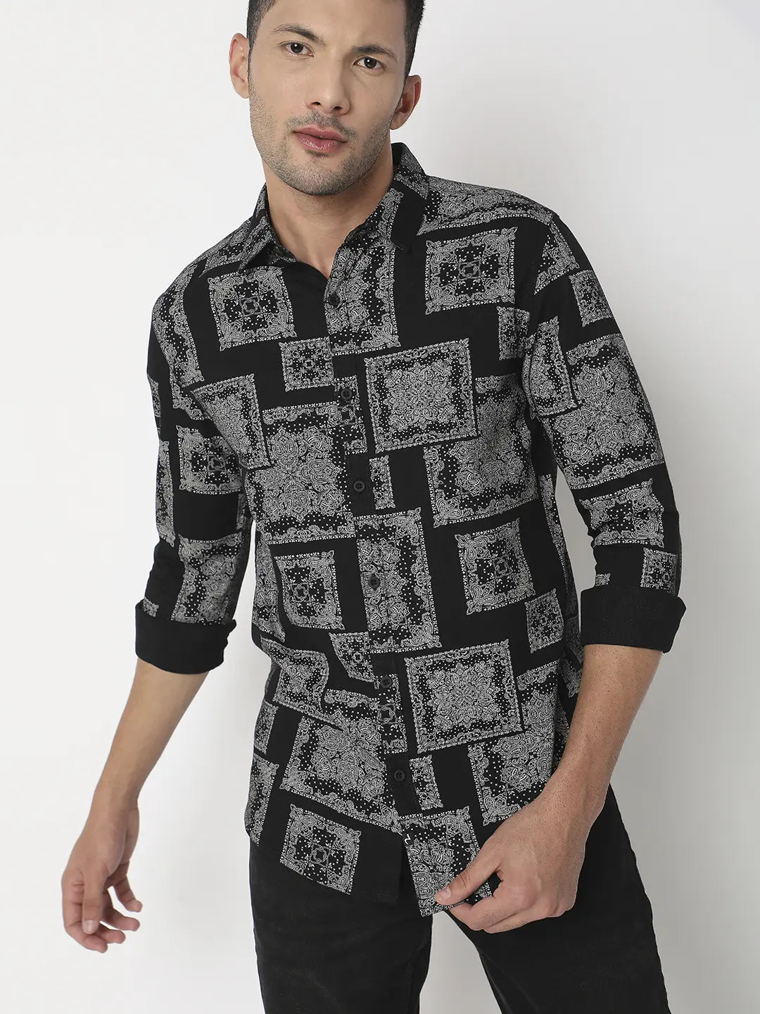 Spykar Men Black Cotton Slim Fit Printed Shirt