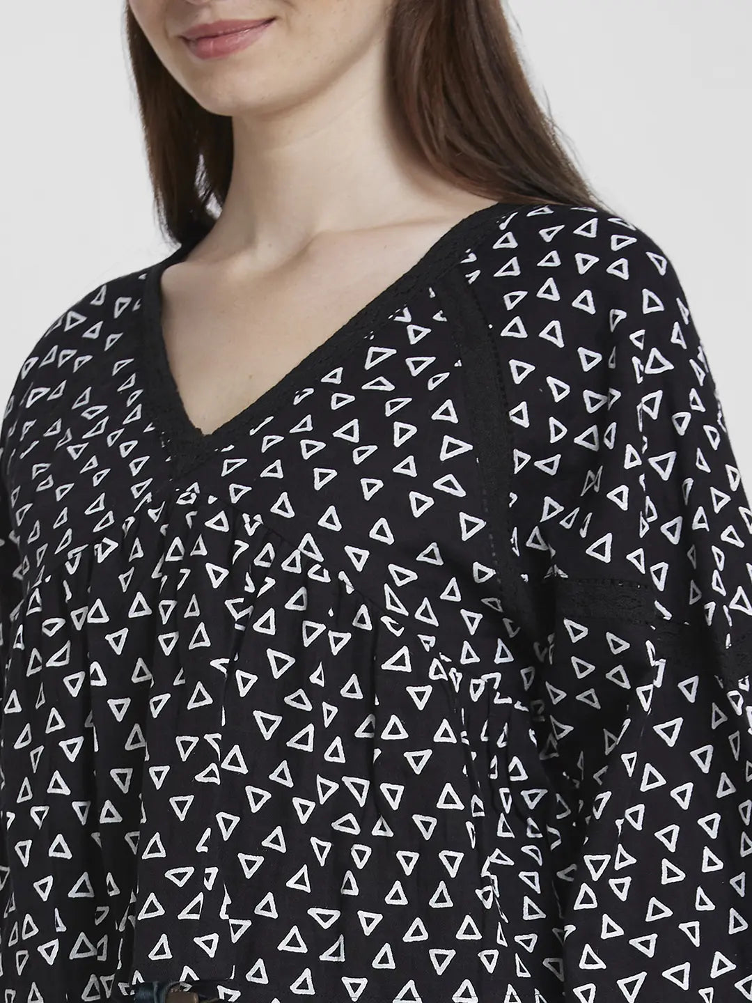 Spykar Women Black Cotton Slim Fit Full Sleeve V-Neck Printed Crop Top
