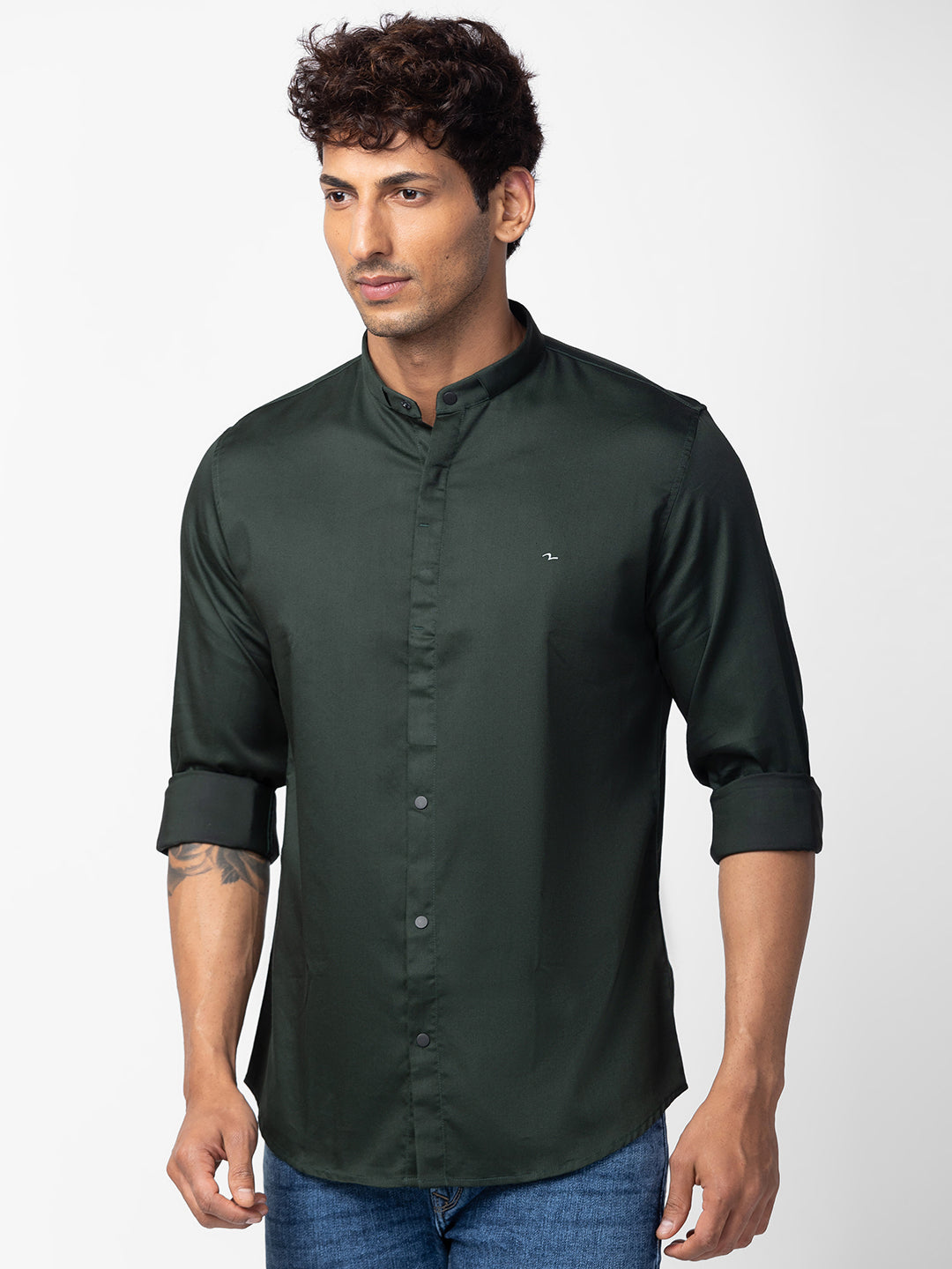 Spykar Men Bottle Green Cotton Slim Fit Plain Shirt