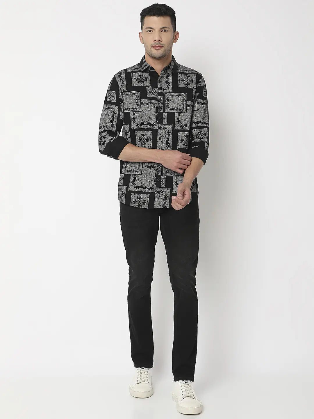 Spykar Men Black Cotton Slim Fit Printed Shirt