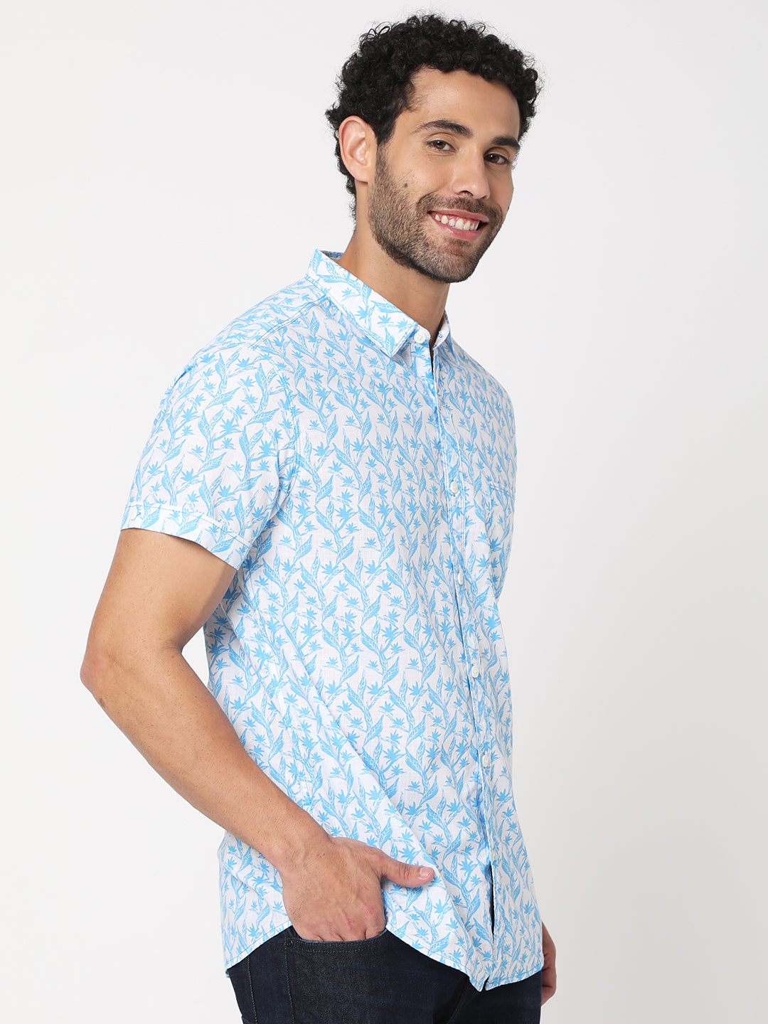 Spykar Men Aqua Blue Cotton Slim Fit Half Sleeve Floral Print Shirt