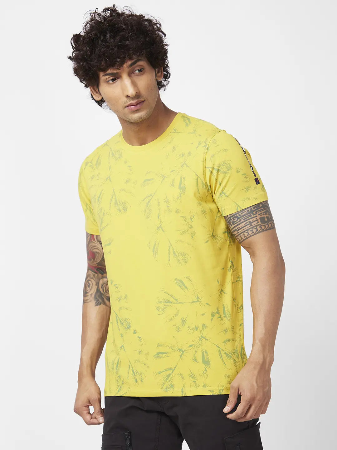 Spykar Men Sulphur Yellow Blended Slim Fit Half Sleeve Round Neck Floral Print Tshirt
