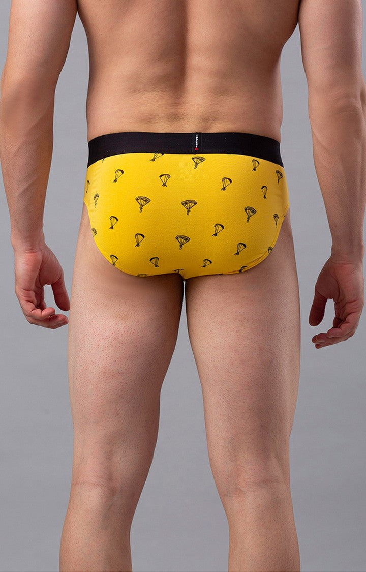 Underjeans By Spykar Yellow Pinted Briefs For Men