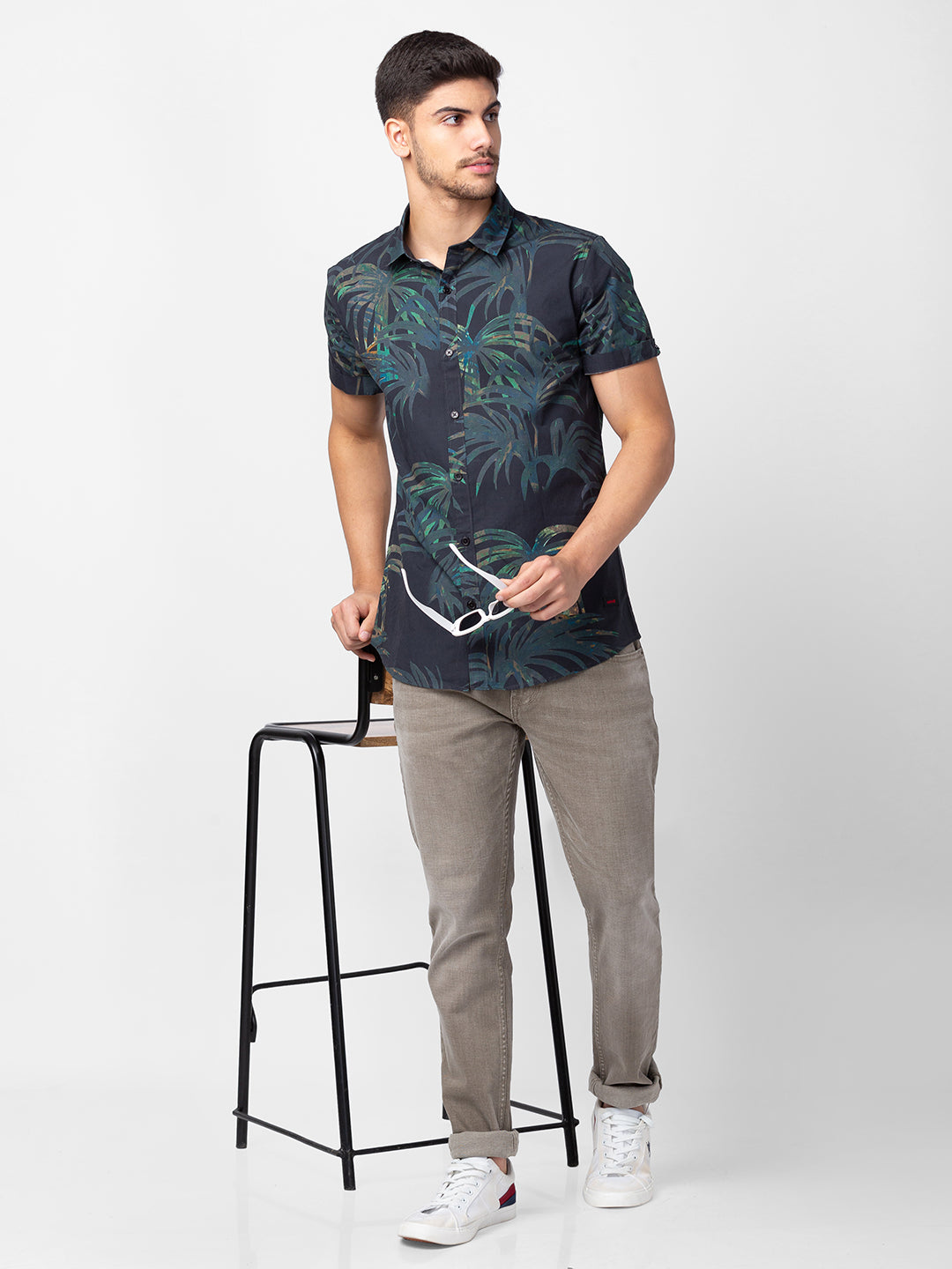 Spykar Men Navy Blue Cotton Slim Fit Floral Shirt