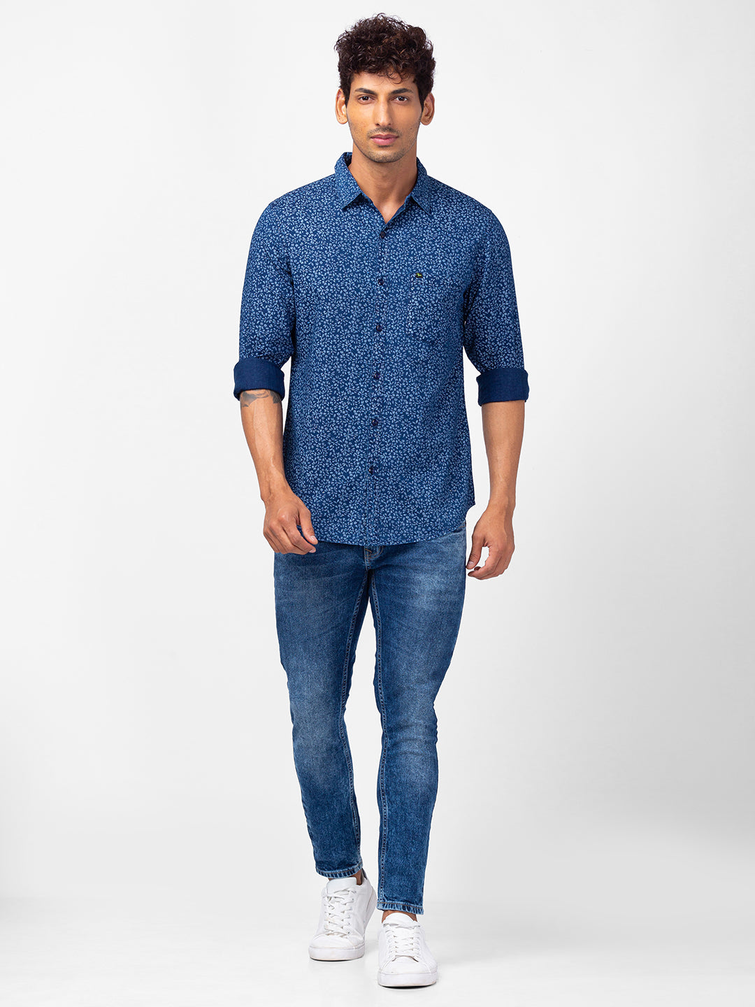 Spykar Men Indigo Blue/White Cotton Slim Fit Printed Shirts