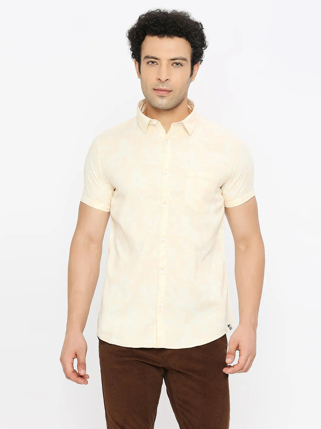 Spykar Men Peach Cotton Slim Fit Half Sleeve Printed Shirt