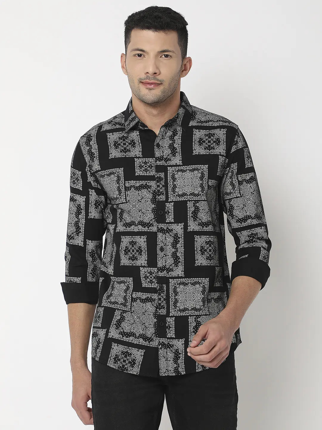 Spykar Men Black Cotton Slim Fit Printed Shirt