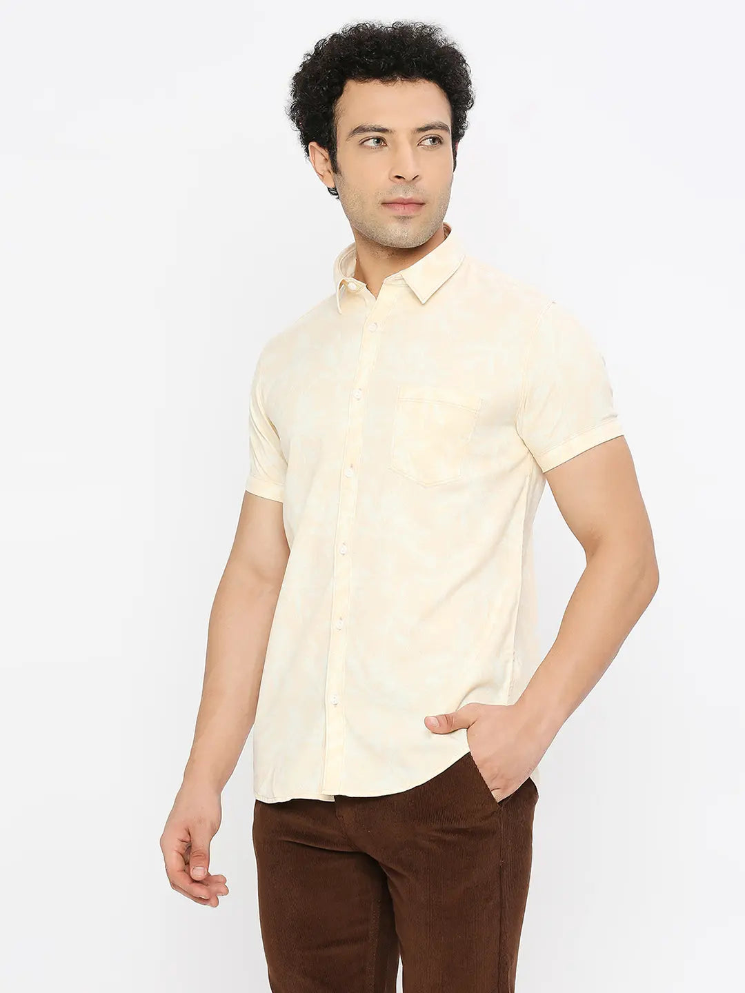 Spykar Men Peach Cotton Slim Fit Half Sleeve Printed Shirt