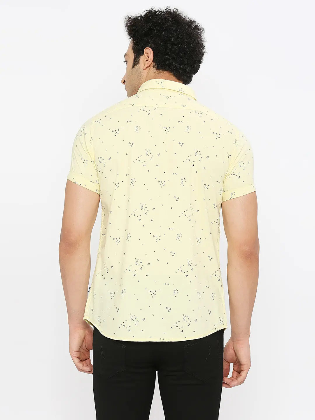 Spykar Men Powder Yellow Twill Slim Fit Half Sleeve Printed Shirt