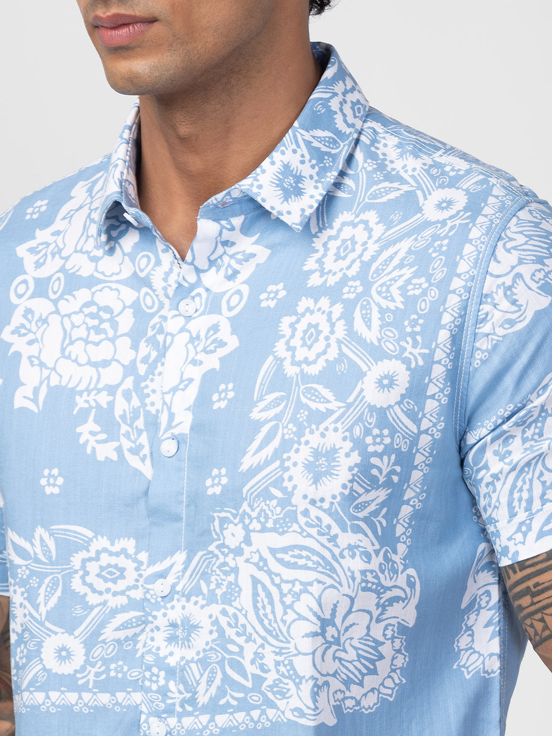 Spykar Men Blue Cotton Slim Fit Floral Shirt