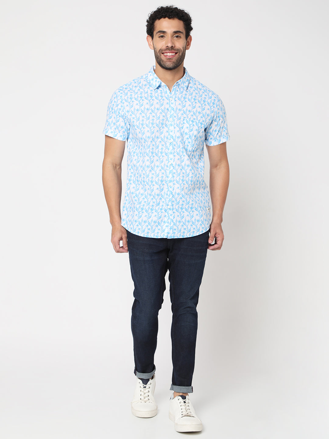 Spykar Men Aqua Blue Cotton Slim Fit Half Sleeve Floral Print Shirt