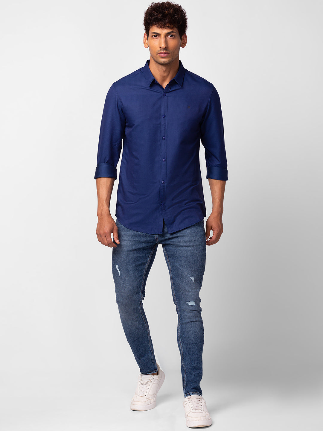 Spykar Men Indigo Blue Cotton Slim Fit Plain Shirt