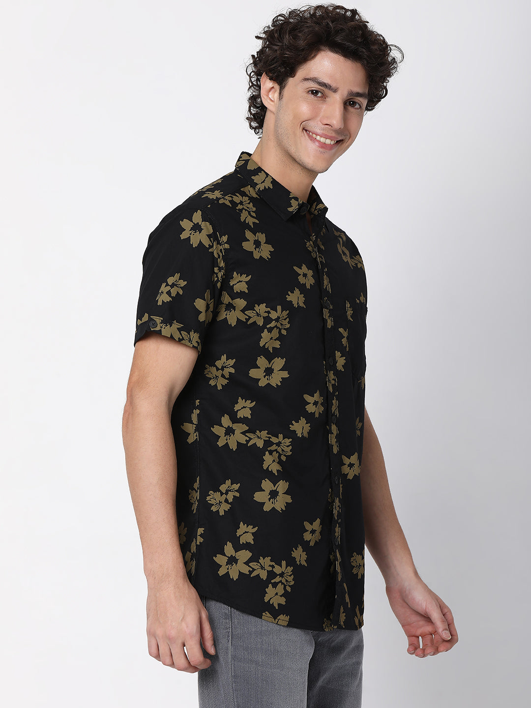 Spykar Men Black Cotton Half Sleeve Floral Print Shirt