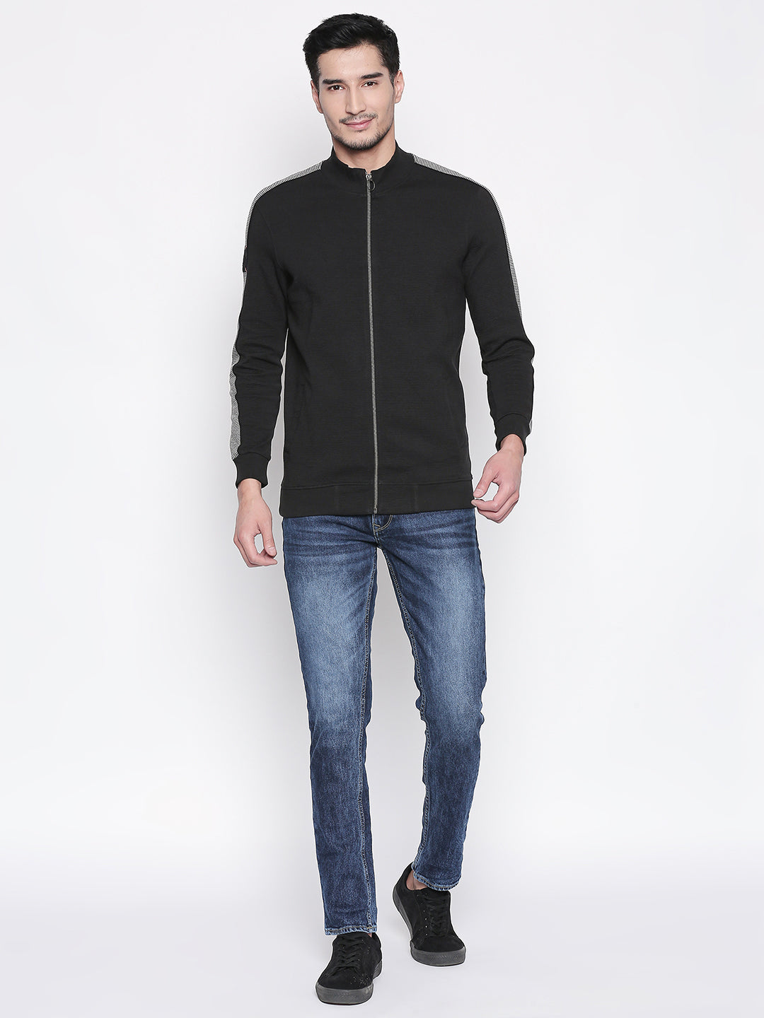 Spykar Black Solid Slim Fit Sweatshirt For Men