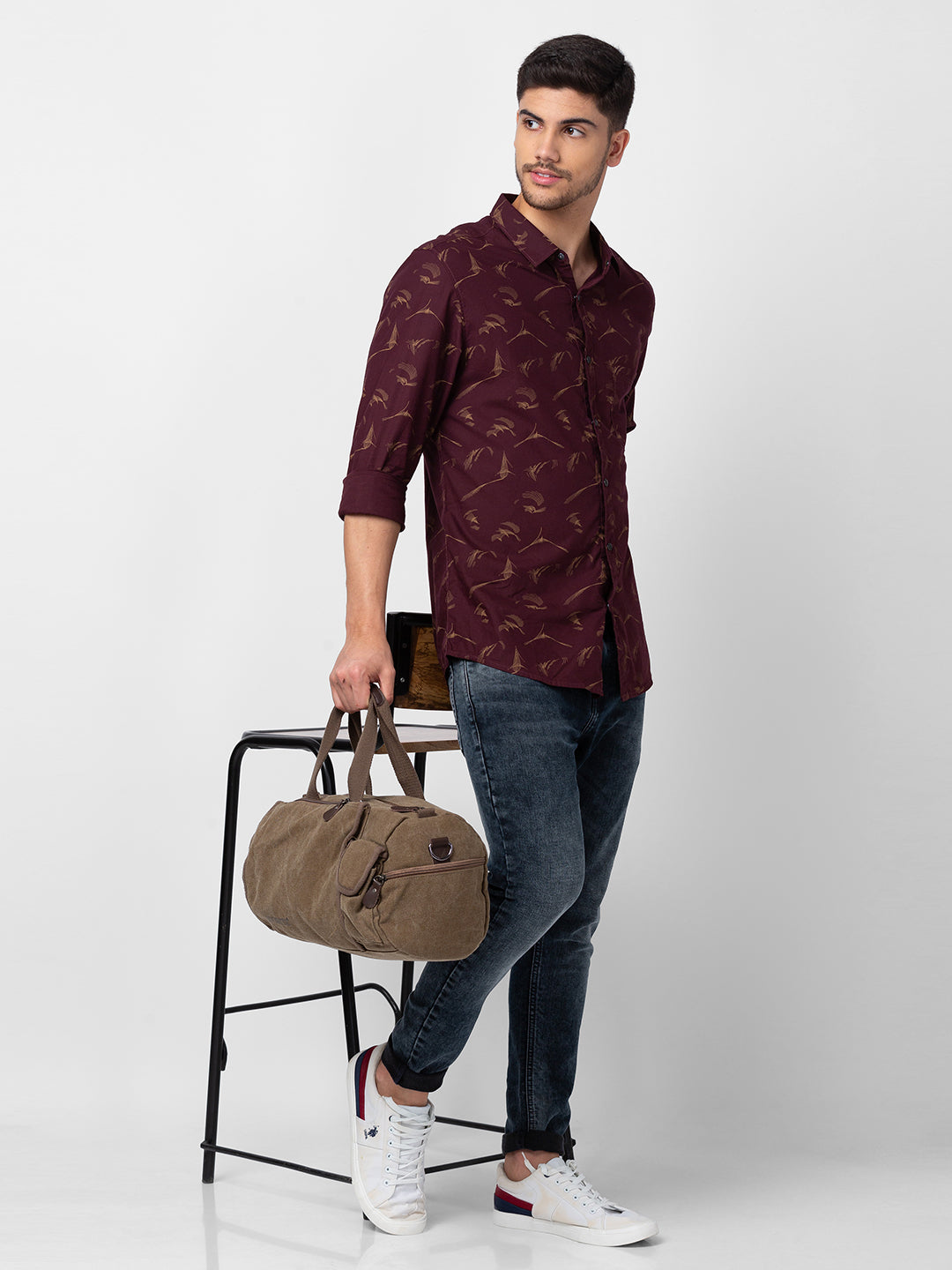 Spykar Men Wine Red Cotton Slim Fit Floral Shirt