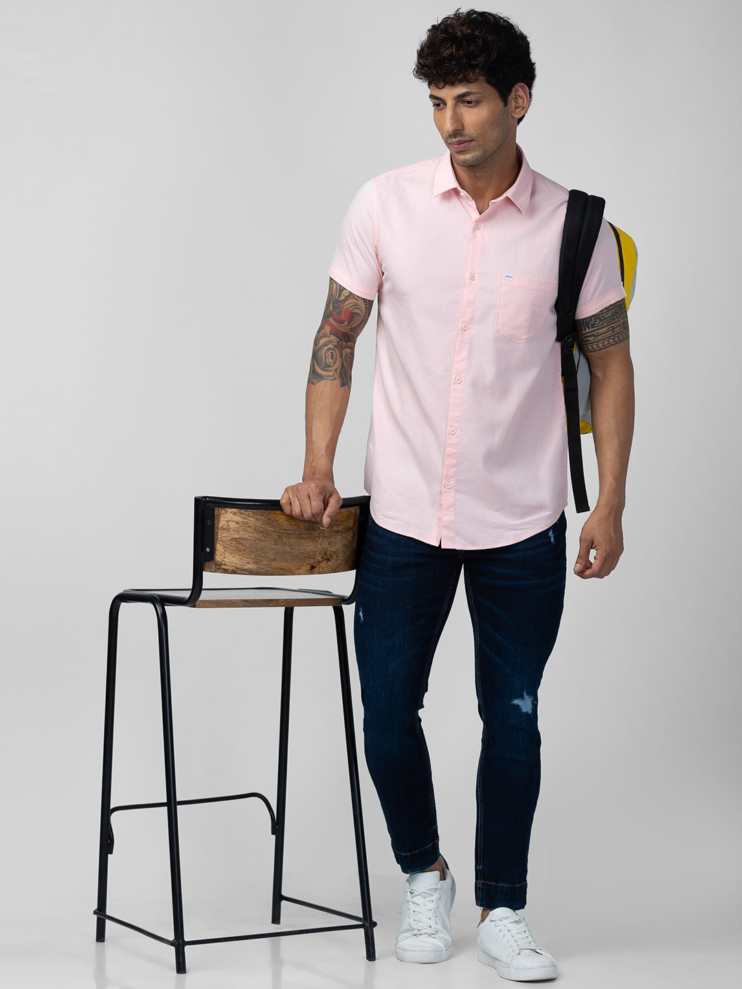 Spykar Men Powder Pink Cotton Regular Slim Fit Plain Shirt